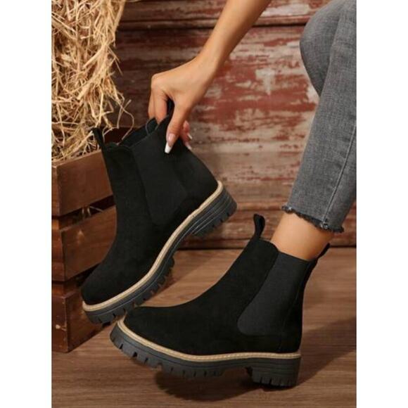 Chinese Laundry Shoes - Size 8 Black Tan Chelsea Side Stretch Piper Ankle Bootie Whimsygoth Matrix